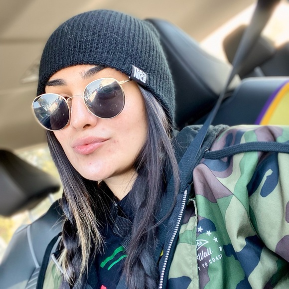 Meet your Posher, Rosa - Picture 1 of 1